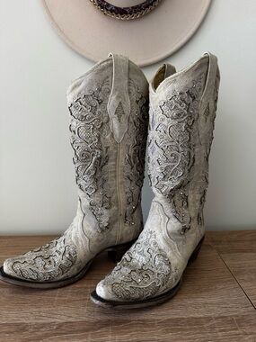 Corral Cream Embroidered Western Heeled Cowboy Boots